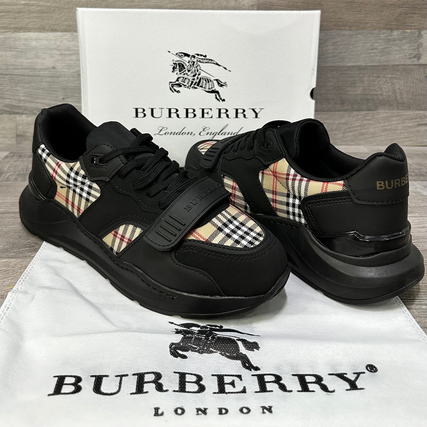 Burberry Vintage Black Classic 2