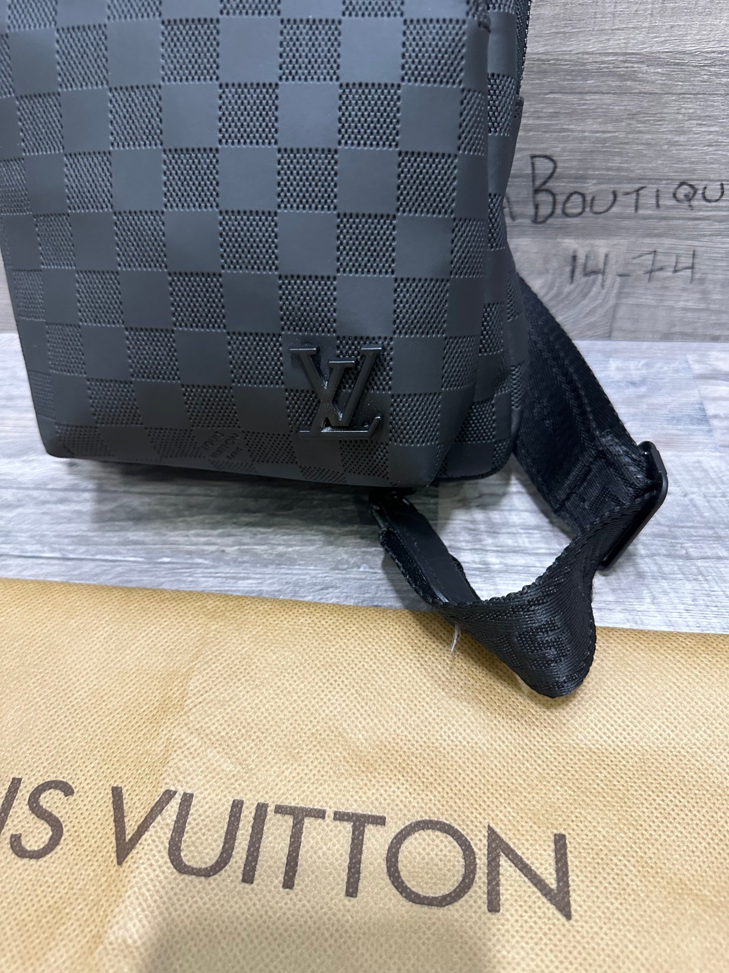 Louis Vuitton Crossbody Code D1