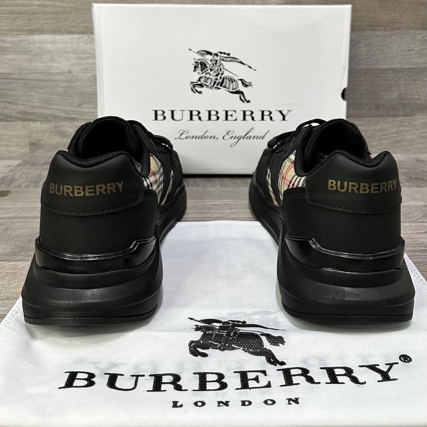 Burberry Vintage Black Classic 2