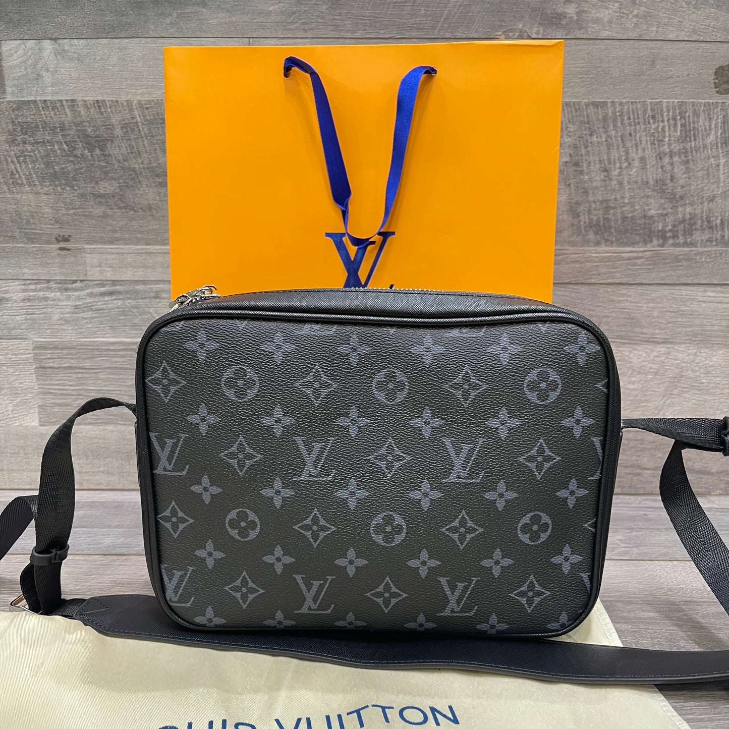 Louis Vuitton Outdoor Messenger