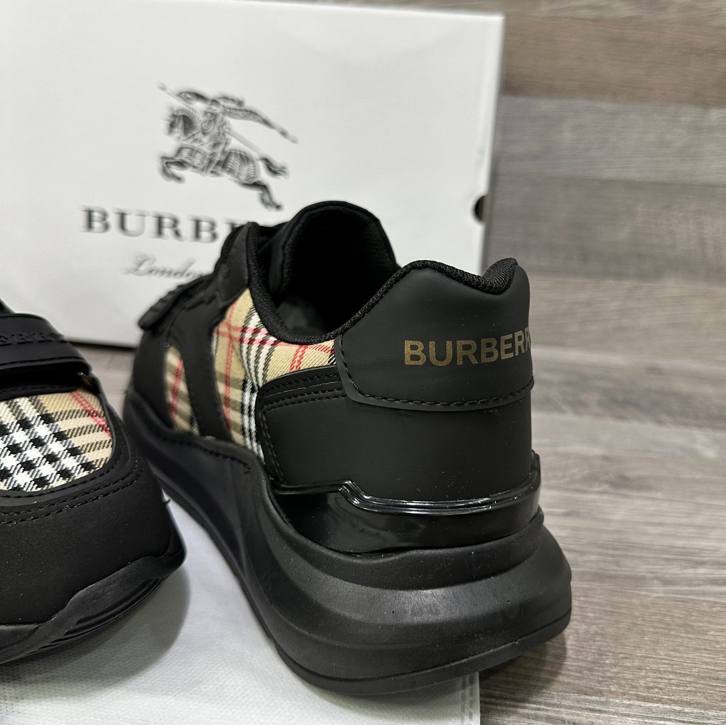 Burberry Vintage Black Classic 2