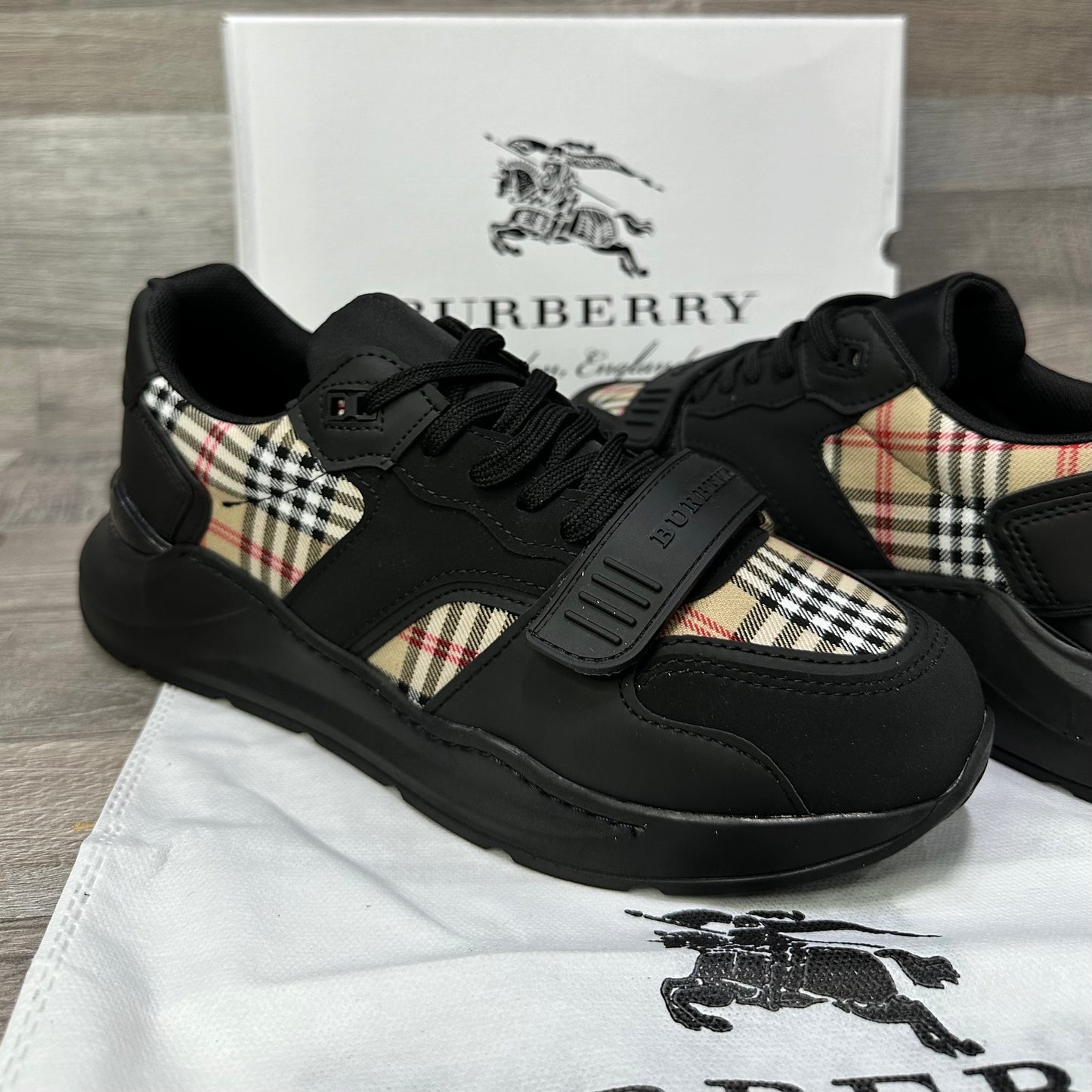 Burberry Vintage Black Classic 2